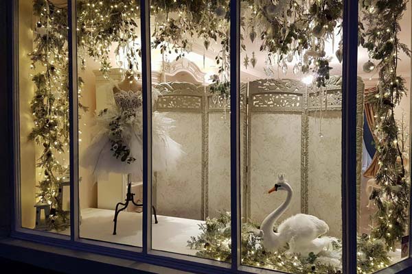 15 Beautiful Bridal Boutique Christmas Window Displays