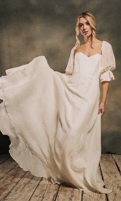 Effortless elegance meets sustainable style – Lumi by Indiebride London.