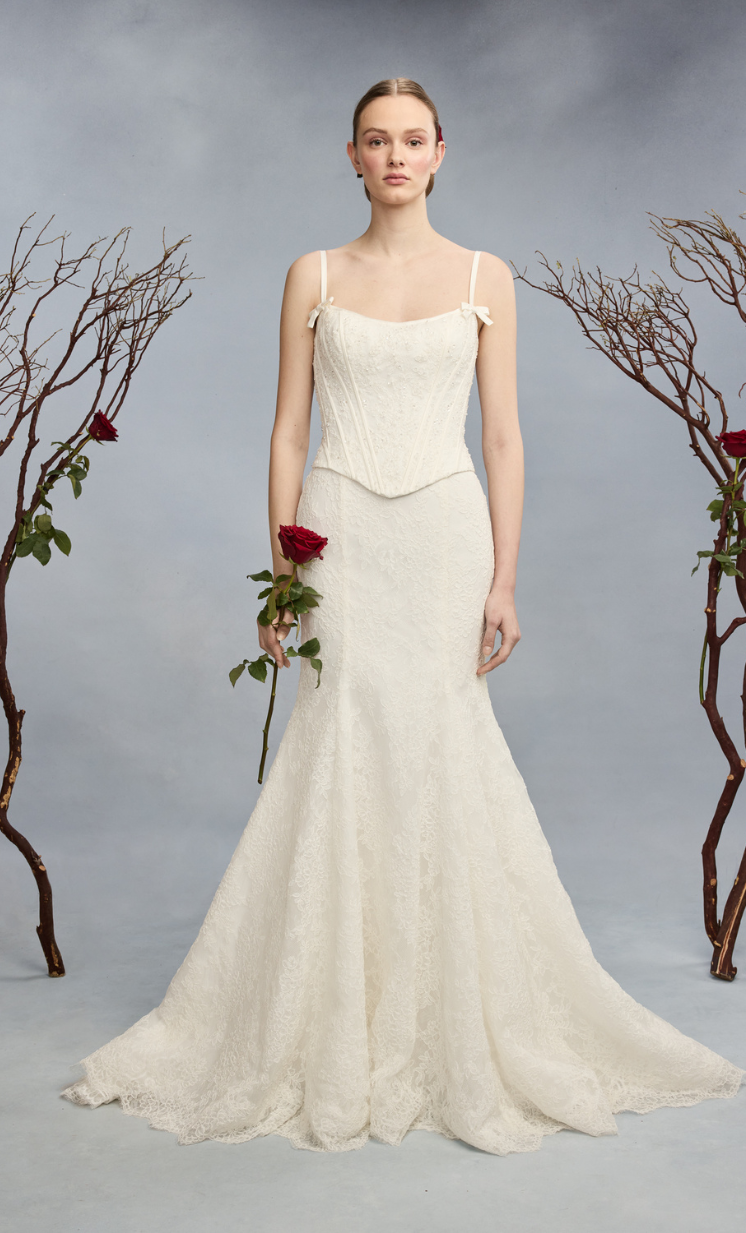 A two-piece esemble that also has 90s vibes by Reem Acra
