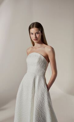 Structured jacquard gown with pockets, a signature Jesus Peiro detail