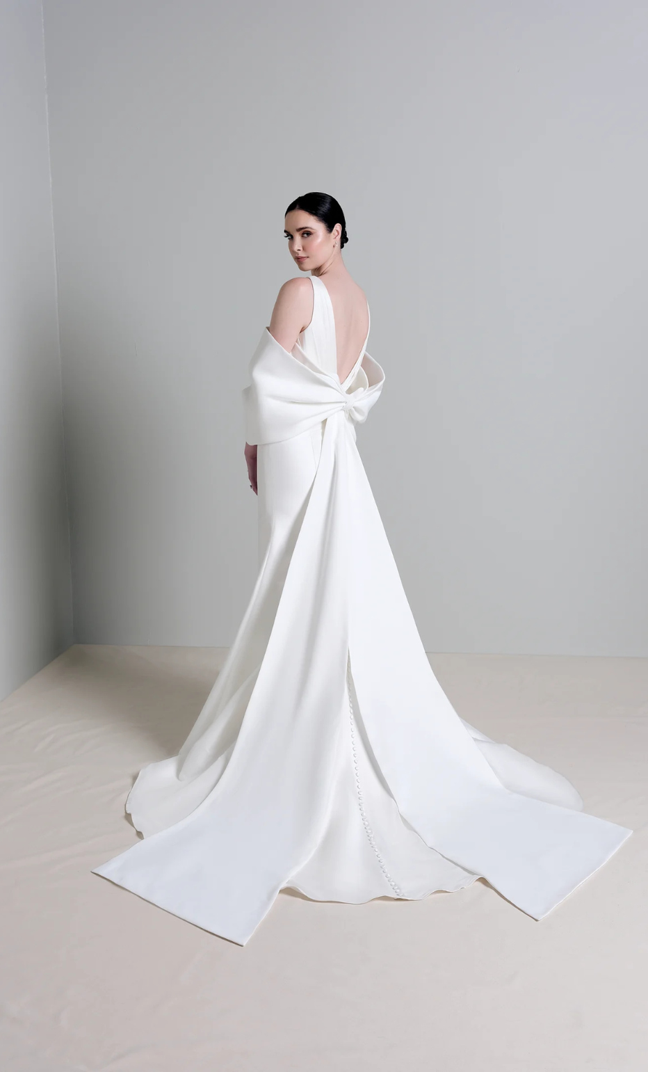 TG1084 - Oversized Detachable Satin Bow with Streamers by Justin Alexander
