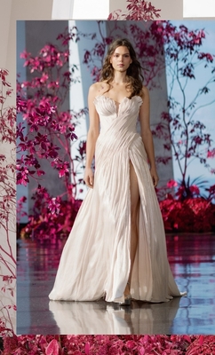 Latest Trends: WONÁ Concept & Eva Lendel at New York Bridal Week