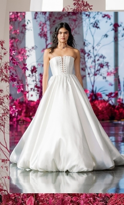 Latest Trends: WONÁ Concept & Eva Lendel at New York Bridal Week