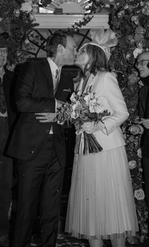 Kim Cattrall marries Russell Thomas in an intimate London ceremony Kim Cattrall marries Russell Thomas in an intimate London ceremony