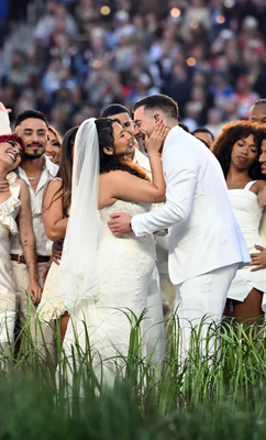 Hayley Paige's dress at the Superbowl